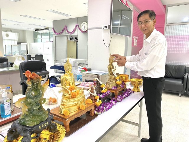 เมื่อวันที่ 9 เมษายน 2569 สอ.กปภ.จัดพิธีสรงน้ำพระพุทธรูป ณ ที่ทำการสหกรณ์ออมทรัพย์การประปาส่วนภูมิภาค จำกัด อาคารประปาวิวัฒน์ ชั้น 3 สำนักงานใหญ่ การประปาส่วนภูมิภาค